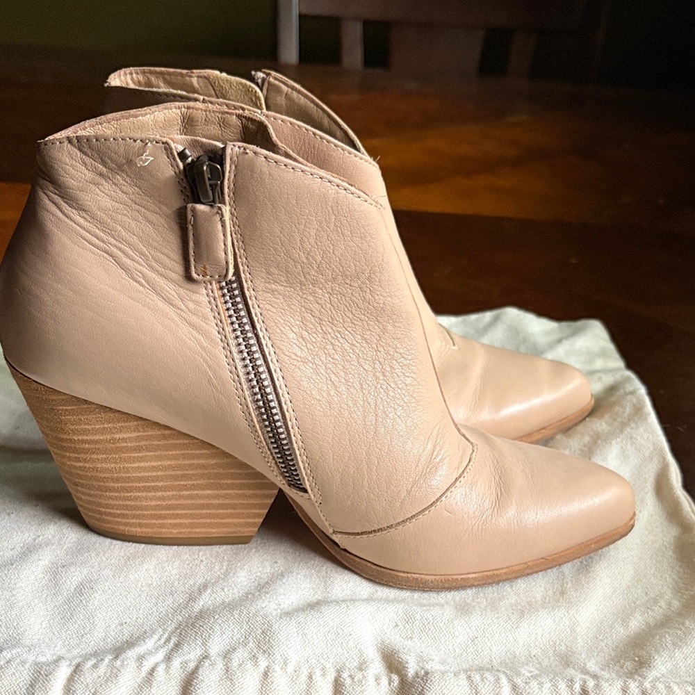 Women's Tan Ankle Boots 👢